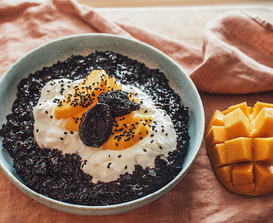 Kidney-boosting black rice porridge
